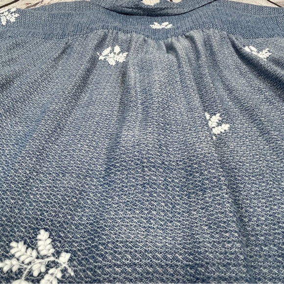 LUCKY BRAND women’s blue soft short sleeve shirt with floral embroidery, size M - Picture 6 of 15